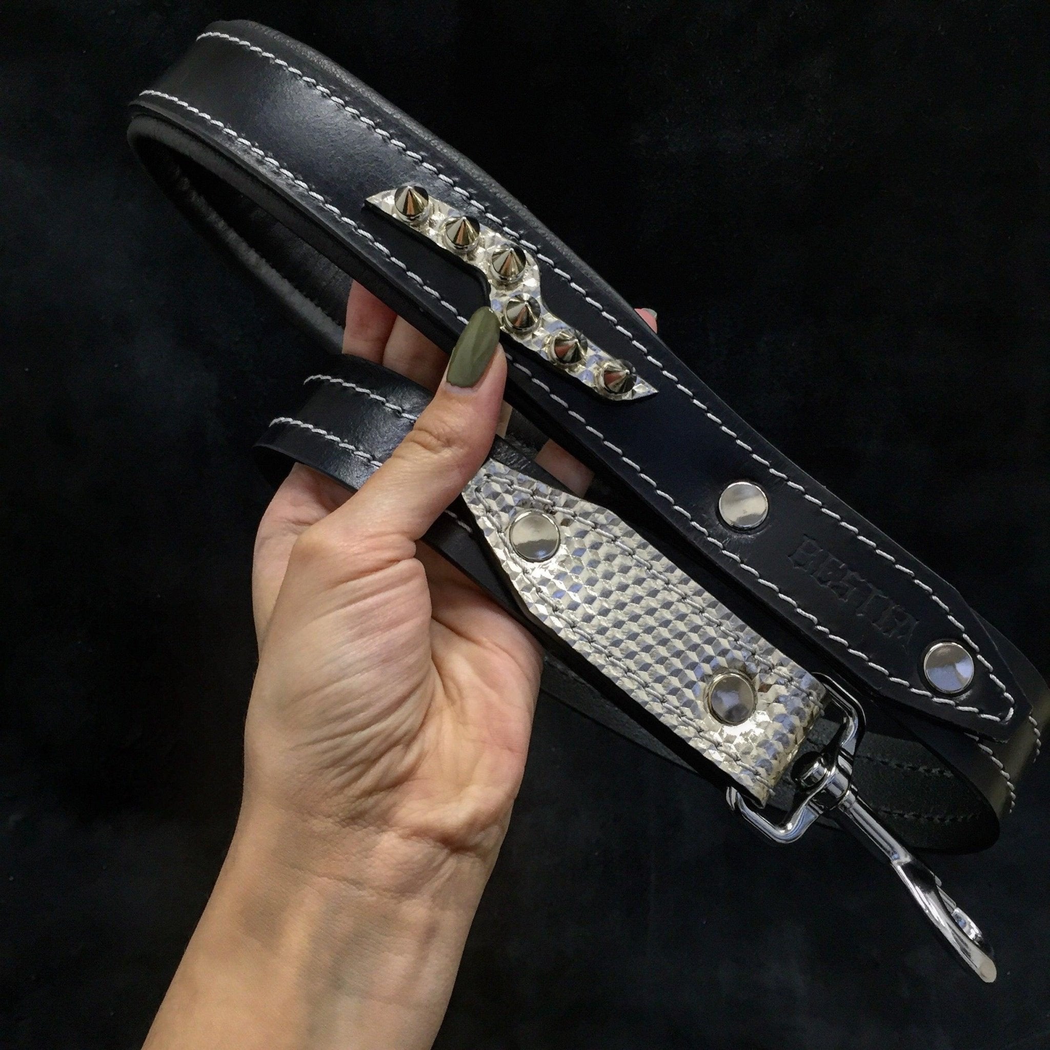 The ''Platinum'' leash by Bestia